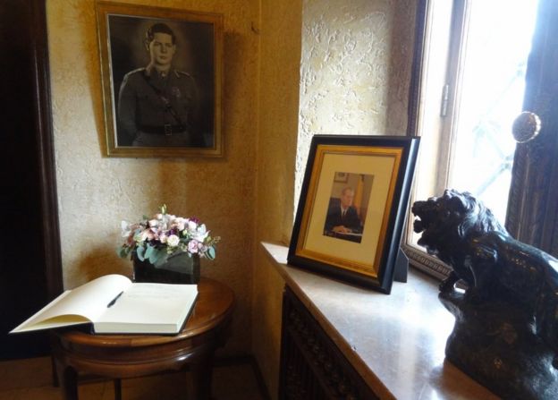 Книга с соболезнованиями во дворце Елизаветы