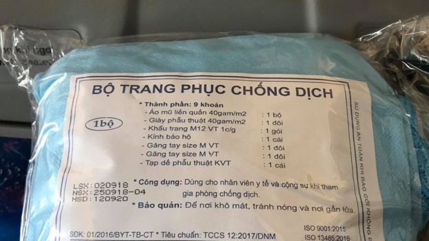 Các hành khách trên chuyến bay đều được trang bị trang phục chống dịch