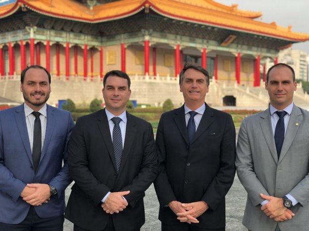 Carlos, Flávio, Jair e Eduardo Bolsonaro