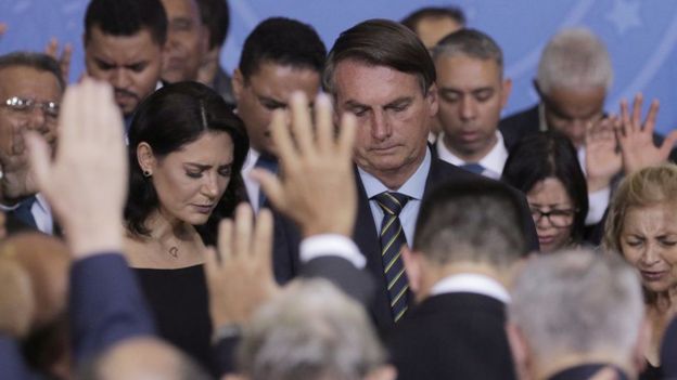 Jair e Michelle Bolsonaro em culto de ação de graças no Planalto