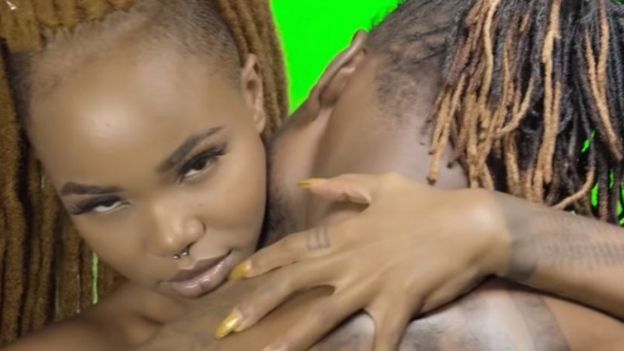 Amashusho ya mbere y'iyo videwo yarahinduwe