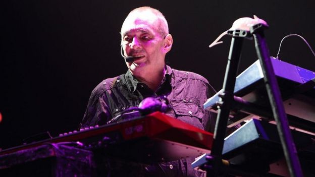 Dave Greenfield: The Stranglers keyboard player dies at 71 - BBC News