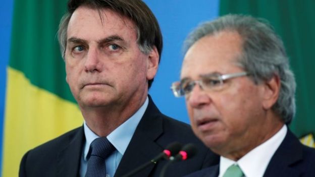 Jair Bolsonaro ao lado do ministro Paulo Guedes