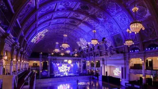 Cyber cha-cha-cha replaces Blackpool ballroom dance event - BBC News