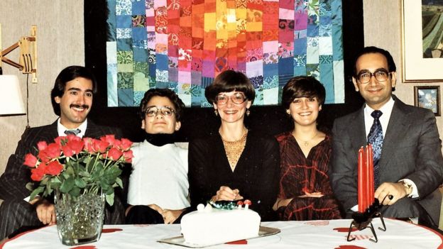 Farouk Al-Kasim e a família em 1976