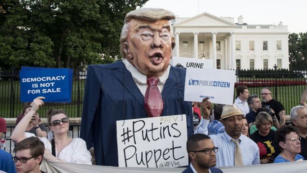 Protestas frente a la Casa Blanca contra la actitud de Trump frente a Rusia