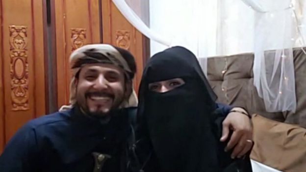 عروسان يمنيان يقيمان زفافهما على الفيسبوك للوقاية من كورونا