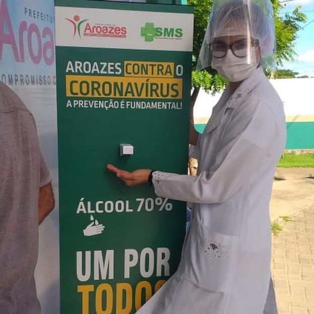 Totem com álcool em gel