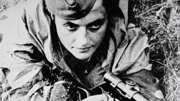 Lyudmila Pavlichenko no front em Sebastopol, em 1942