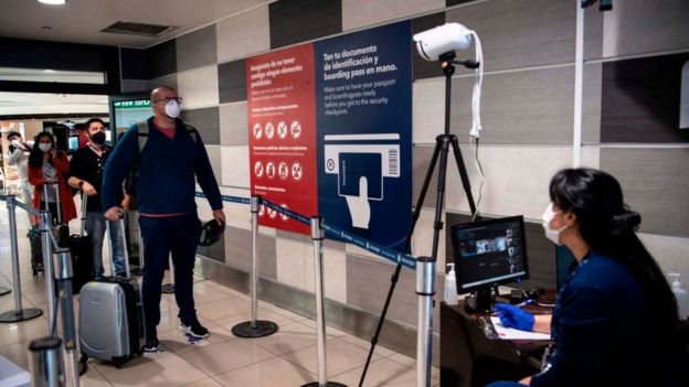 Controles en el aeropuerto de Santiago de Chile.