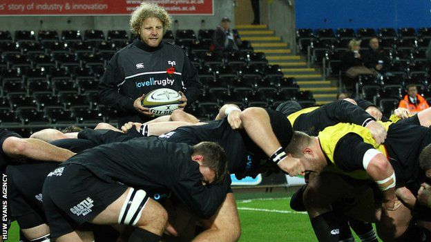Duncan Jones steps up from his previous role as Ospreys scrum coach
