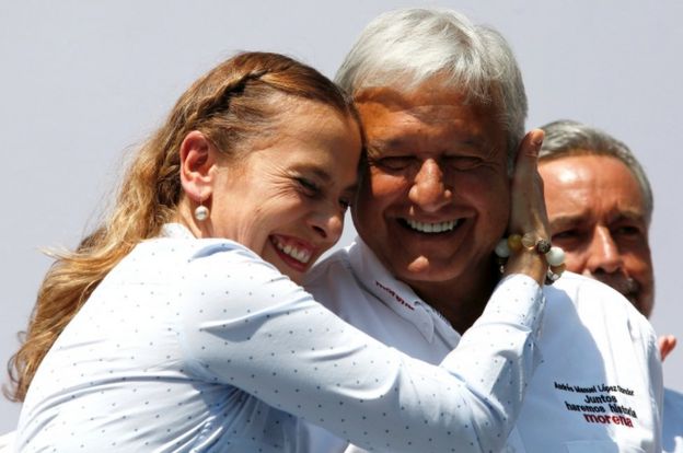 AMLO y su esposa Beatriz Gutiérrez Müller.