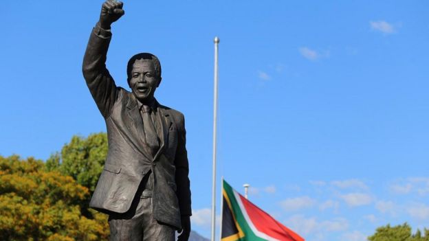 Estátua de Nelson Mandela