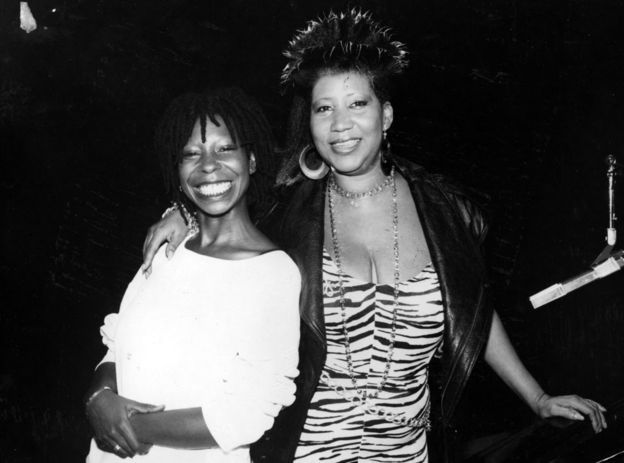 Aretha Franklin avec Whoopi Goldberg, qui a joué dans le film de 1986 Jumpin 'Jack Flash