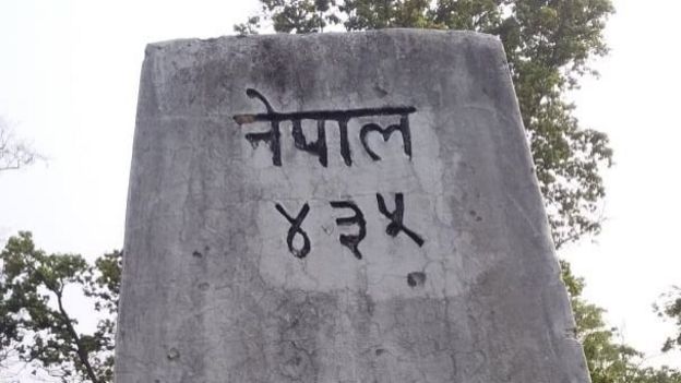ठोरीस्थित एउटा सीमास्तम्भ