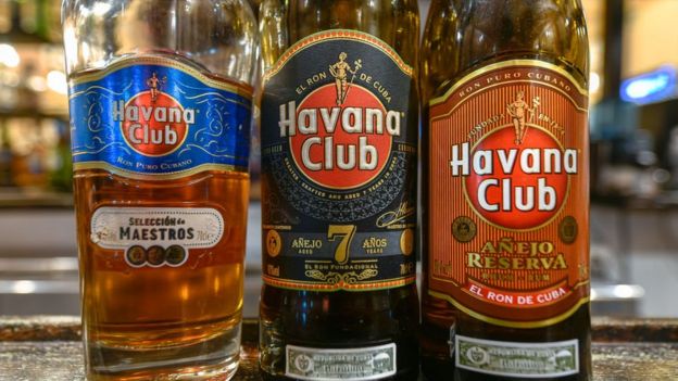 Garrafas de rum Havana Club