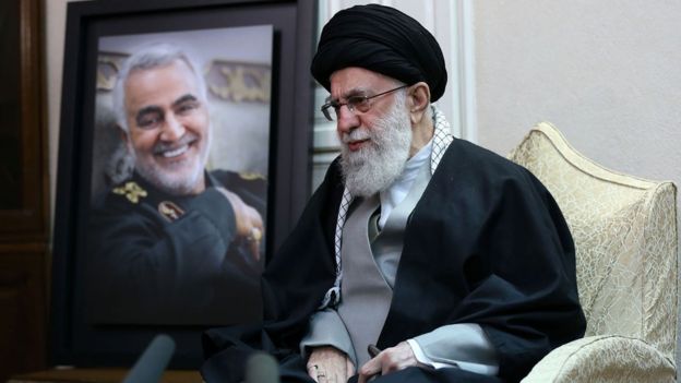 Ayatolá Alí Jamenei en la casa del general Qasem Soleimani