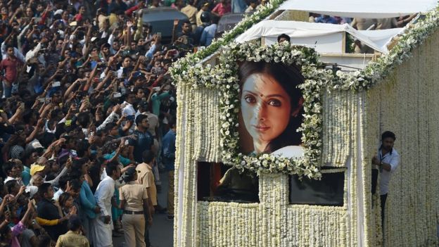 ஸ்ரீதேவிக்கு இறுதி ஊர்வலம்