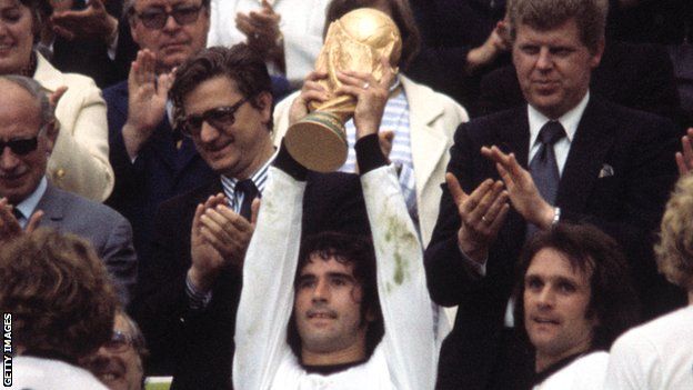 Gerd Muller lifts the World Cup trophy