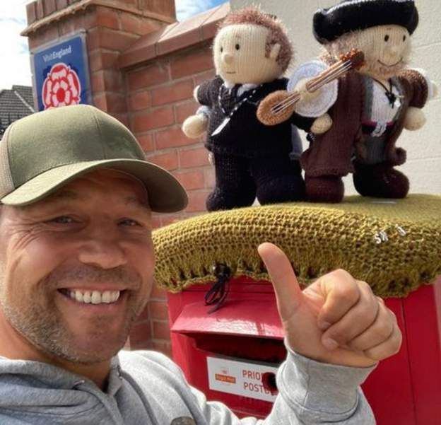 Stephen Graham and a postbox topper dedicated to him