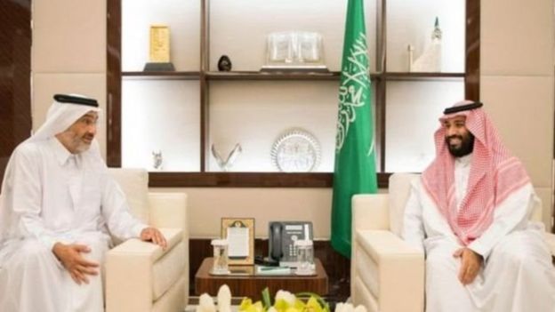 صحف عربية: تبادل الاتهامات بتسيس الحج بين قطر والسعودية