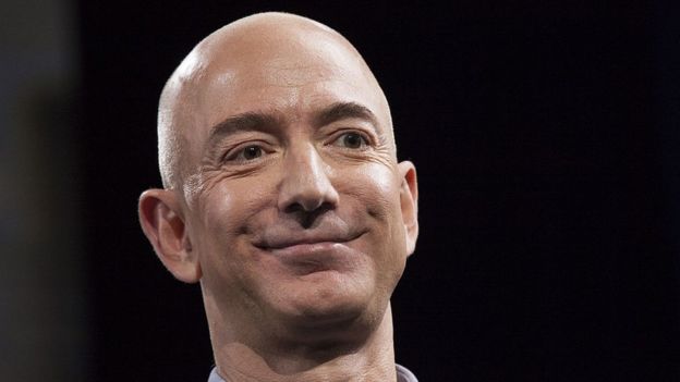 Primer plano de Jeff Bezos, fundador y presidente de Amazon