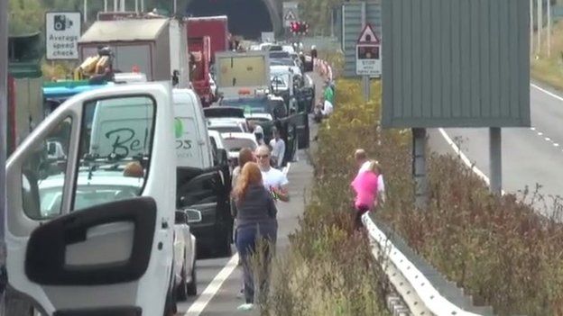 Hindhead Tunnel Call for inquiry into closure chaos BBC News