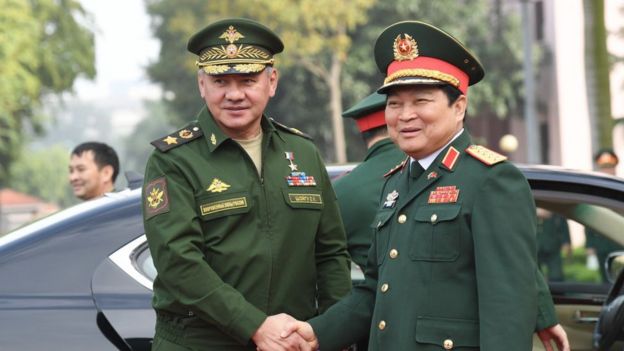 Tướng Ngô Xuân Lịch tiếp đón tướng Sergei Shoygu sáng 23/1