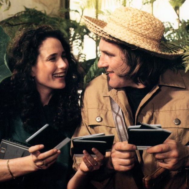 Andie MacDowell y Gérard Depardieu.