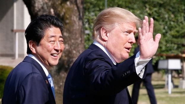 US President Donald Trump and Japan's Prime Minister Shinzo Abe walk before their working lunch at Akasaka Palace in Tokyo on 6 November 2017