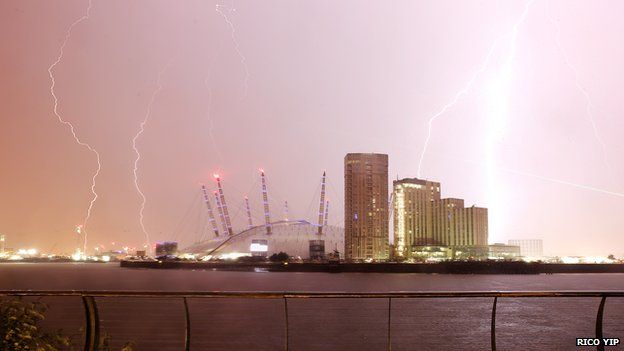 Lightning, New Providence Wharf, London