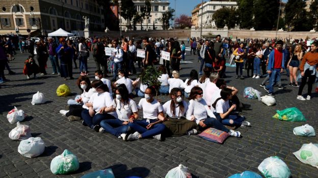Протестуют не только в Лондоне - в Риме студенты вышли на улицу под теми же лозунгами