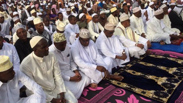 Dadweyne subixii hore ee ciidda ku sugnaa fagaaraha Janaraal Maxamuud ee magaalada Gaarisa