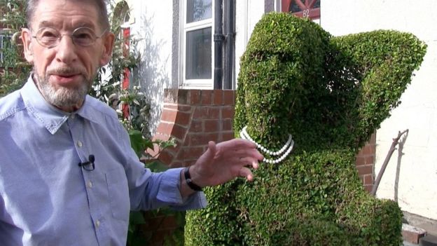 Sheffield Topiarist Disgusted By Drunk Hedge Sex Bbc News