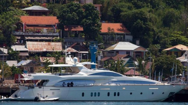 أحد القوارب الفاحرة باهظة الثمن