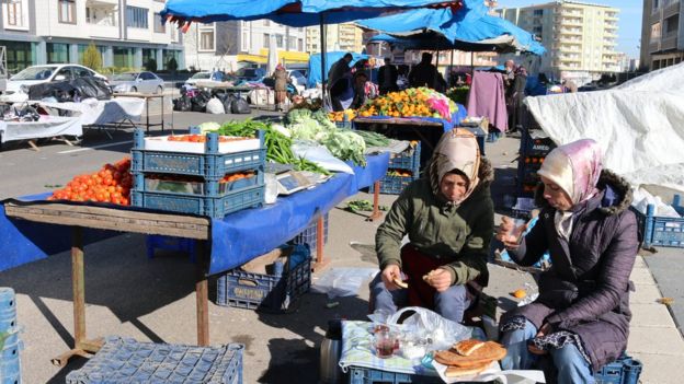 Jiyan (Hayat) Semt Pazarı