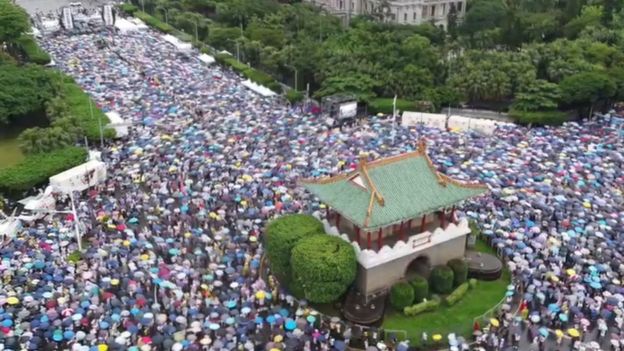 台北市6月23日“反红媒”抗议