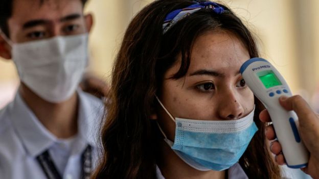 கொரோனா வைரஸ் எதிரொலி: சீன பங்குச்சந்தைகள் கடும் சரிவு