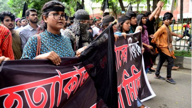 বিক্ষোভে নেমে পরেন ঢাকা বিশ্ববিদ্যালয়ের ছাত্র-ছাত্রীরা, ০৯-১০-২০১৯।