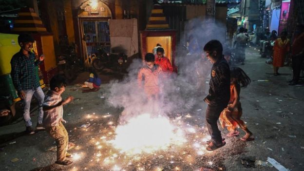 Air Quality Index: Delhi Air Turns Toxic After Diwali Fireworks - BBC News