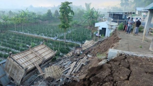 இந்தோனேசியாவில் நிலநடுக்கம்: 10 பேர் பலி