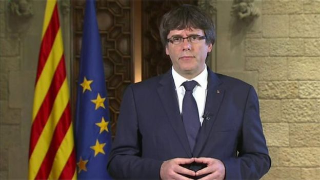 Kiongozi mkuu wa Catalonia Carles Puigdemont amekimbilia uhamishoni nchini Ubelgiji