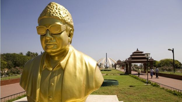 எம்.ஜி.ஆர்.