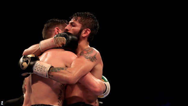Linares embraces Crolla before the winner is announced