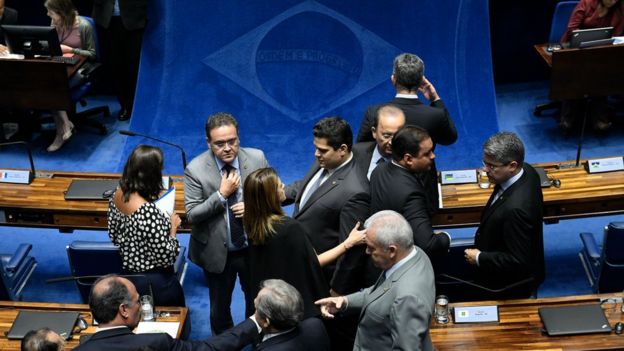 Senadores no plenário