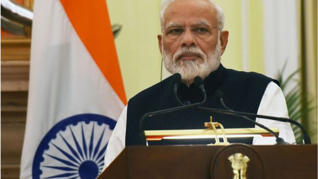 অনেকে মনে করেন আইনটি ভারতের ধর্মনিরপেক্ষতার নীতির সাথে সাংঘর্ষিক।