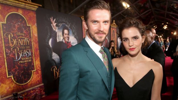 Emma Watson y Dan Stevens en el estreno de 