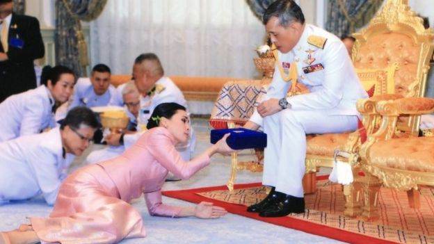 A Royal Household Bureau handout photo shows Thai King Maha Vajiralongkorn Bodindradebayavarangkun (R) gives box of gift to General Suthida Vajiralongkorn na Ayudhya (L) who is now appointed as Queen Suthida during a royal marriage registration ceremony at the Amphorn Sathan Residential Hall inside the Dusit Palace in Bangkok, Thailand, 01 May 2019