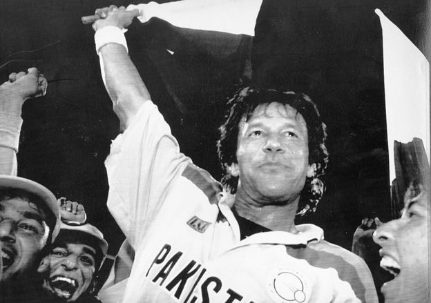 Imran Khan celebra la victoria de la Copa del Mundo de 1992