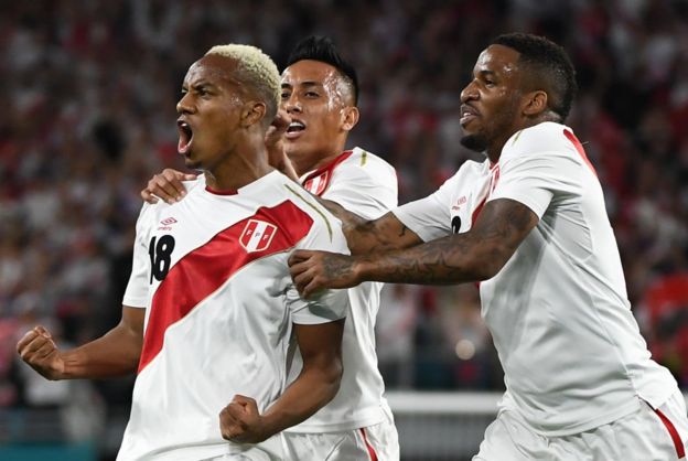 André Carrillo celebra su gol contra Croacia